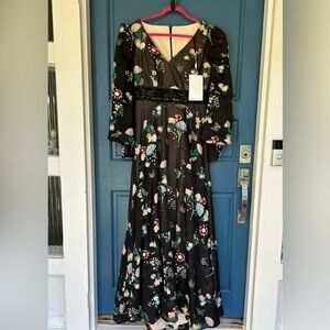 Mac Duggal Embroidered Bishop Sleeve V Neck Flowy Gown Black Size 8 NWT